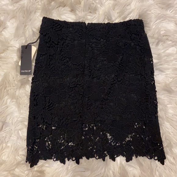 High waisted lace skirt - NWT - Picture 5 of 6